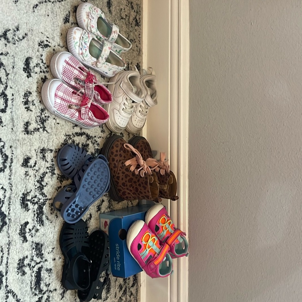 Toddler girls size 6 and 6.5. All 7 pairs